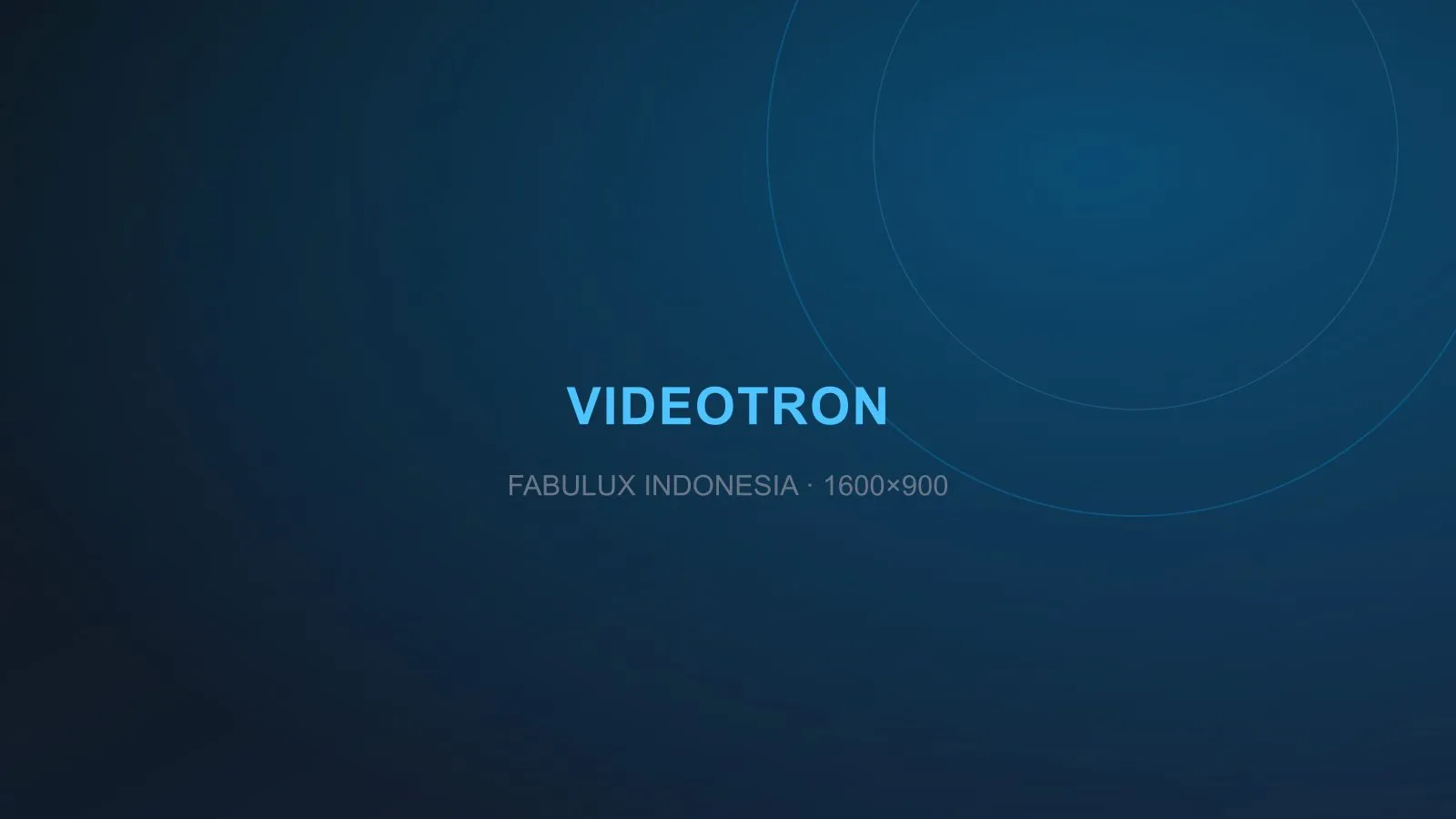 Videotron outdoor besar menampilkan iklan digital di persimpangan jalan kota yang ramai
